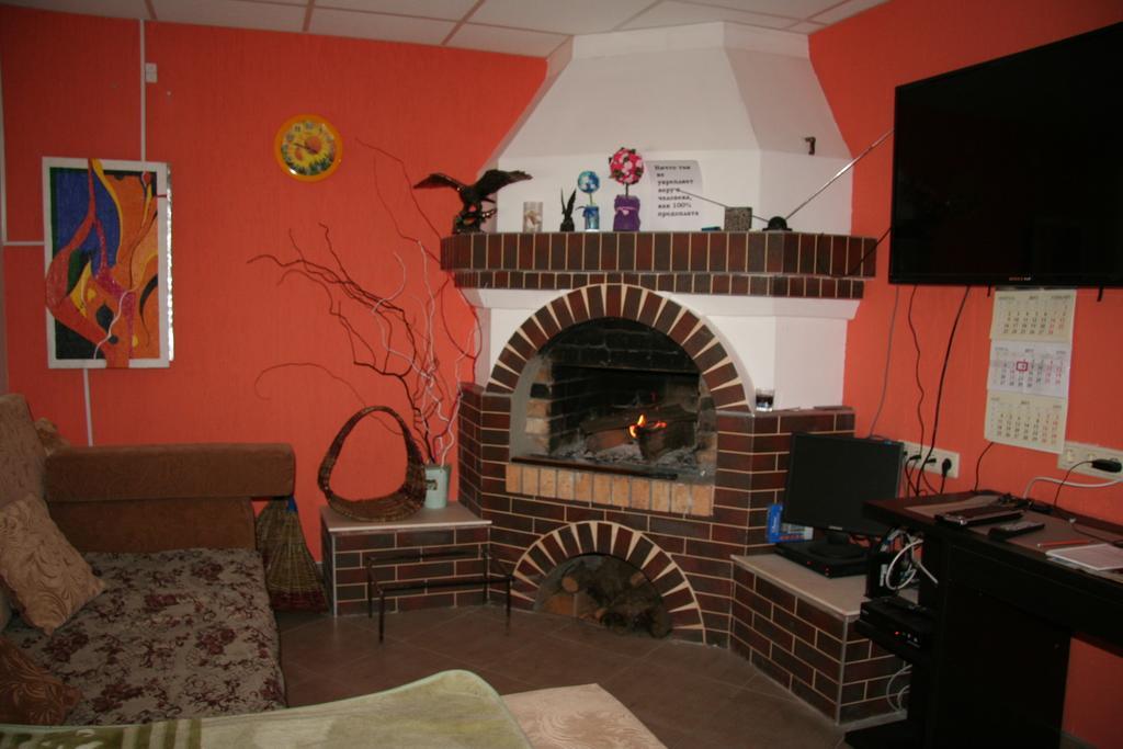 Hostel Geo Gomel Bagian luar foto