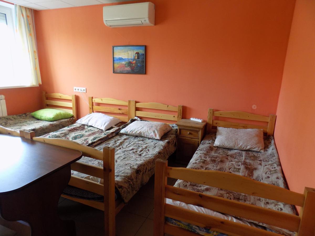 Hostel Geo Gomel Bagian luar foto