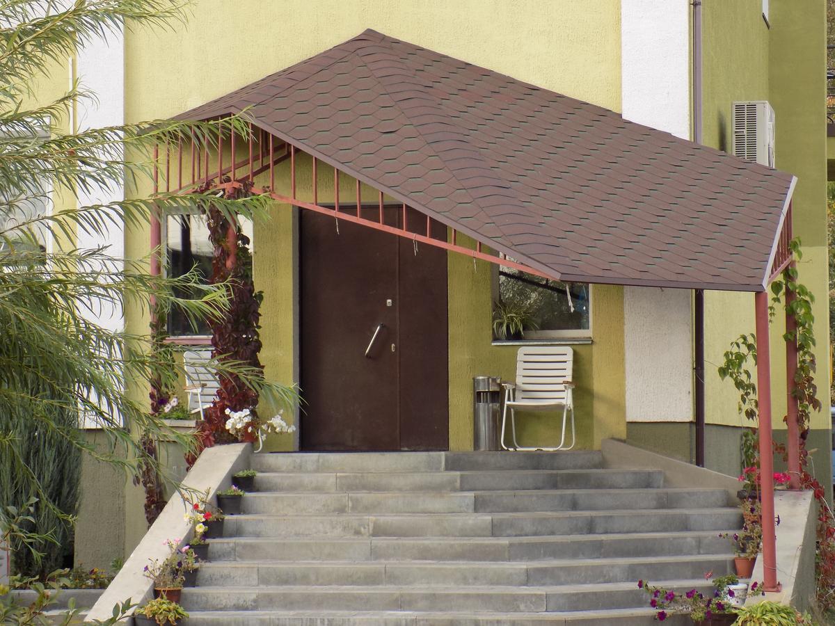 Hostel Geo Gomel Bagian luar foto