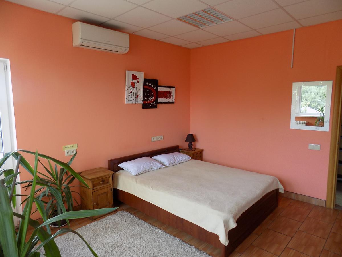 Hostel Geo Gomel Bagian luar foto